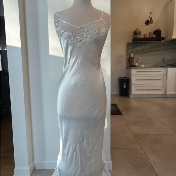 Victoria's Secret Cream Nightgown - Picture 2 of 10